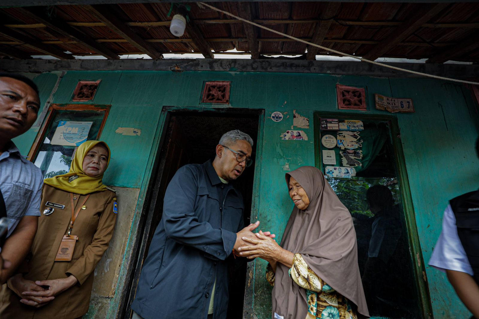 Air Mata Haru Ibu Emi Saat Rumahnya Masuk Program Rutilahu