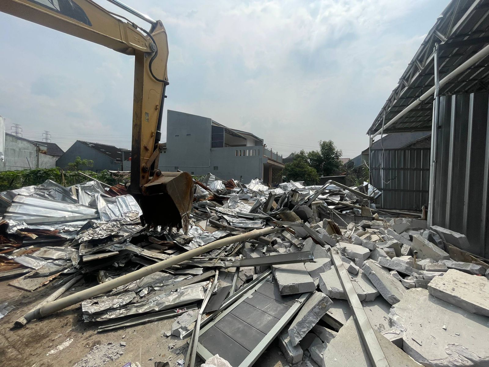 Bangunan Liar di Pandanwangi Ditertibkan, 8 Titik Lain Menyusul