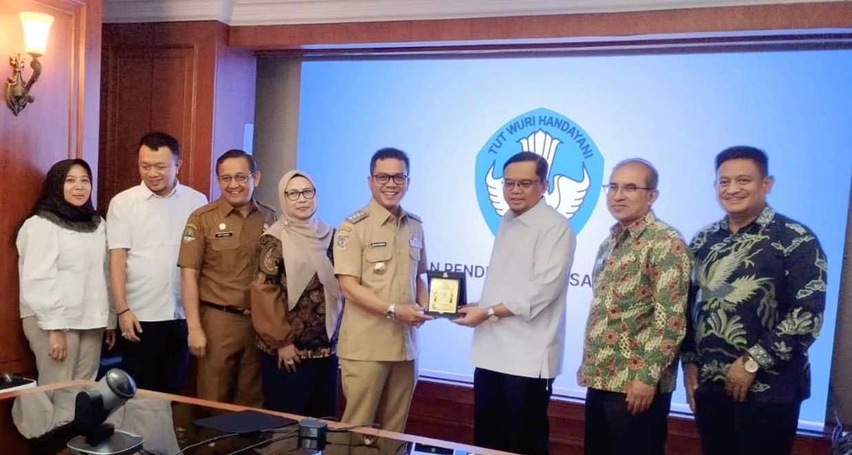 Pemkab Bandung Desak Regulasi BOSP untuk Gaji Guru Paruh Waktu