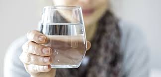 Tips Jaga Ginjal Sehat Saat Puasa, Minum 6-8 Gelas Air Putih