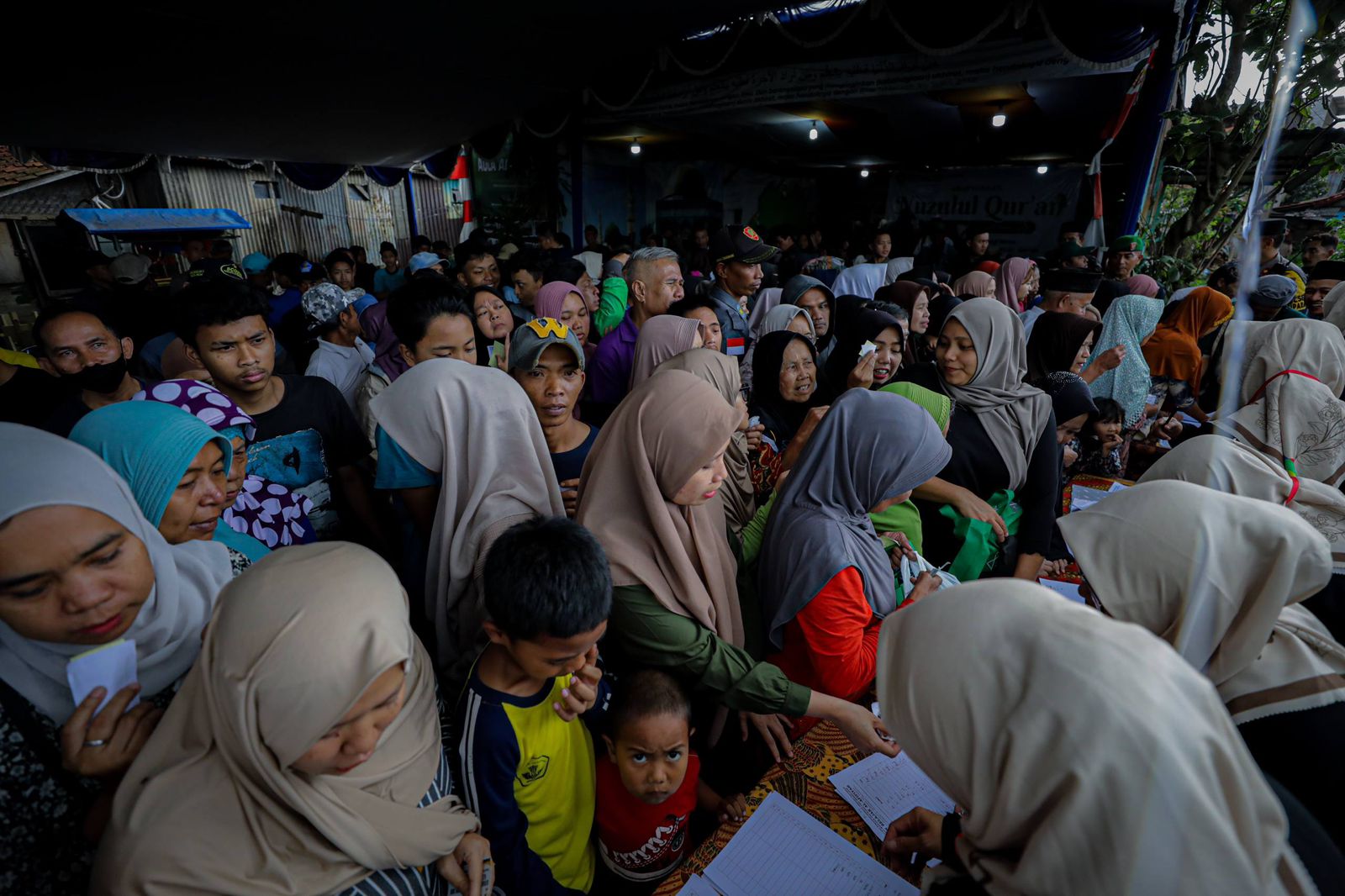7 Ton Beras Dibagikan, 1.000 Mustahik di Babakan Ciparay Terima Bantuan Ramadan