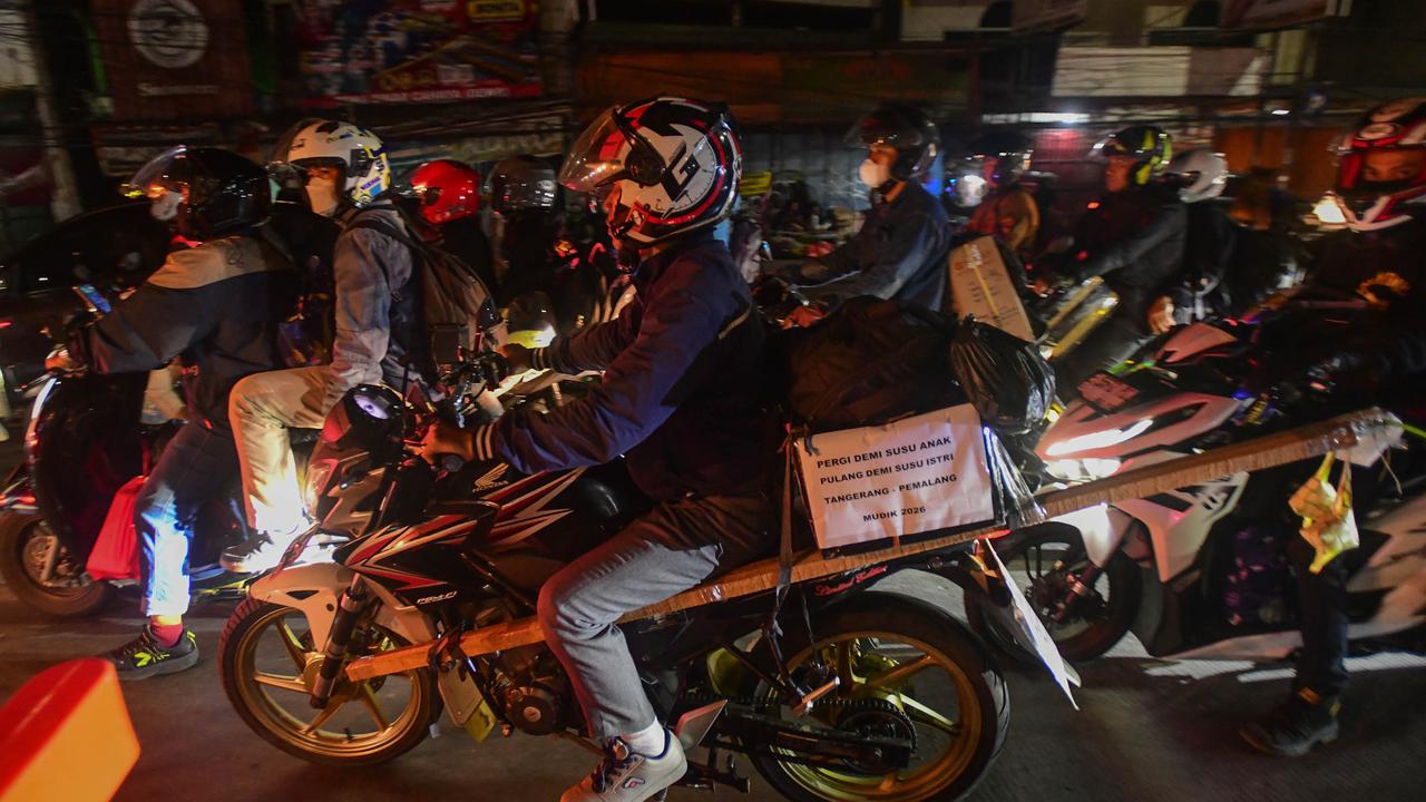 Pemudik Bermotor di Pantura Karawang, Ramai Hingga Tengah Malam