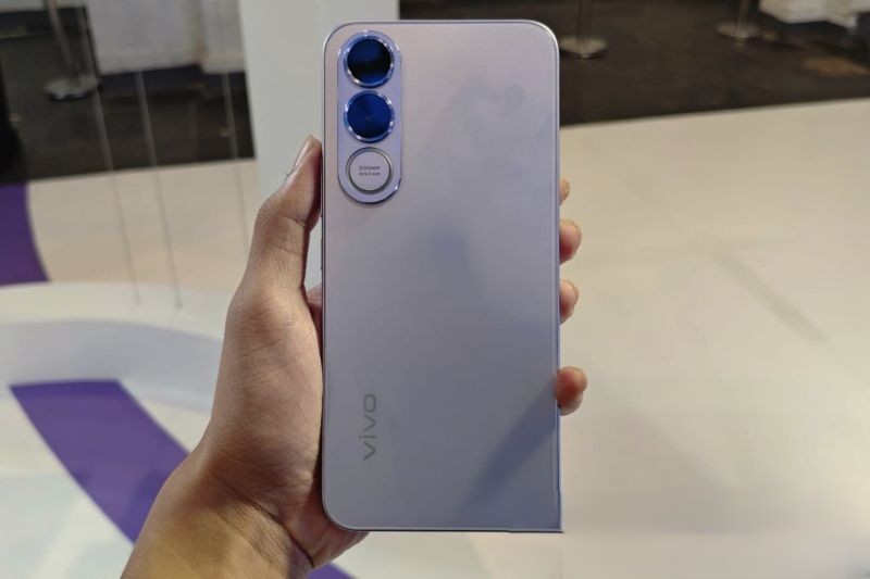 Baterai Jumbo 7.000mAh dan Kamera 200MP, Vivo V70 FE Siap Temani Aktivitas Seharian
