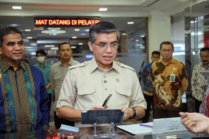 Menaker Tegaskan THR dan BHR 2026 Wajib Dibayar Tepat Waktu