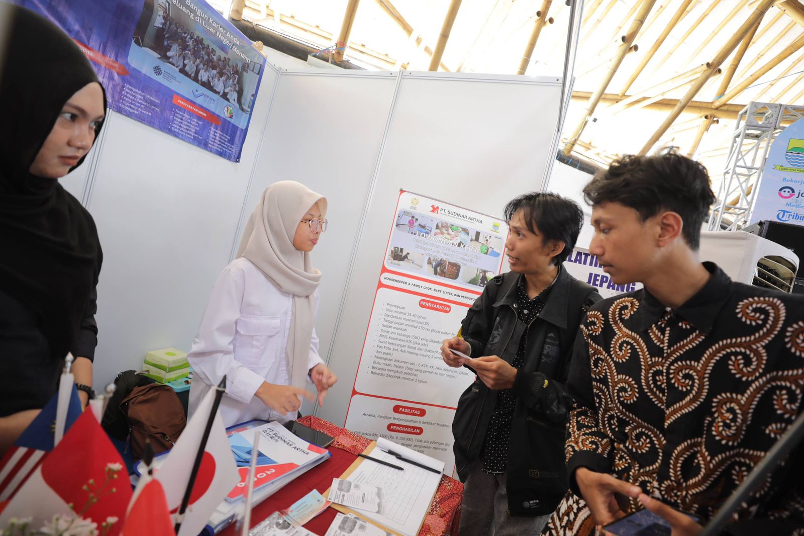 Jadi Kota Terbuka, Ribuan Pendatang Produktif Bersaing Cari Kerja di Bandung