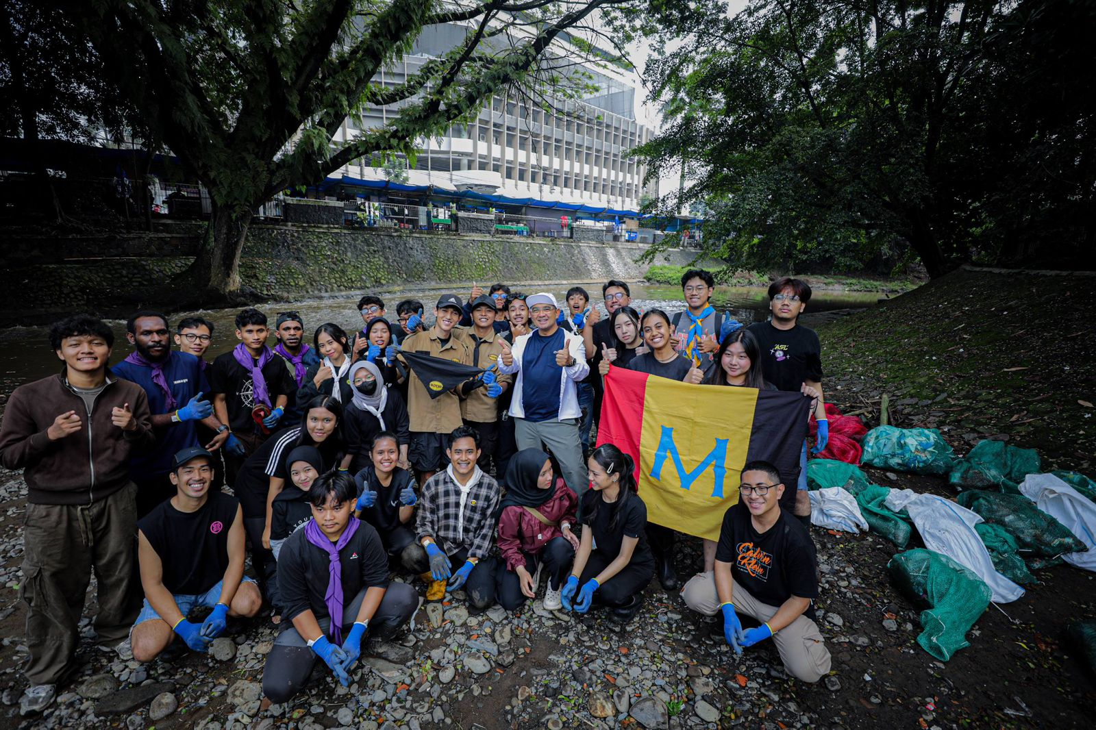 Pemkot Bandung Libatkan Mahasiswa dan Atlet dalam Aksi Bebersih Kota
