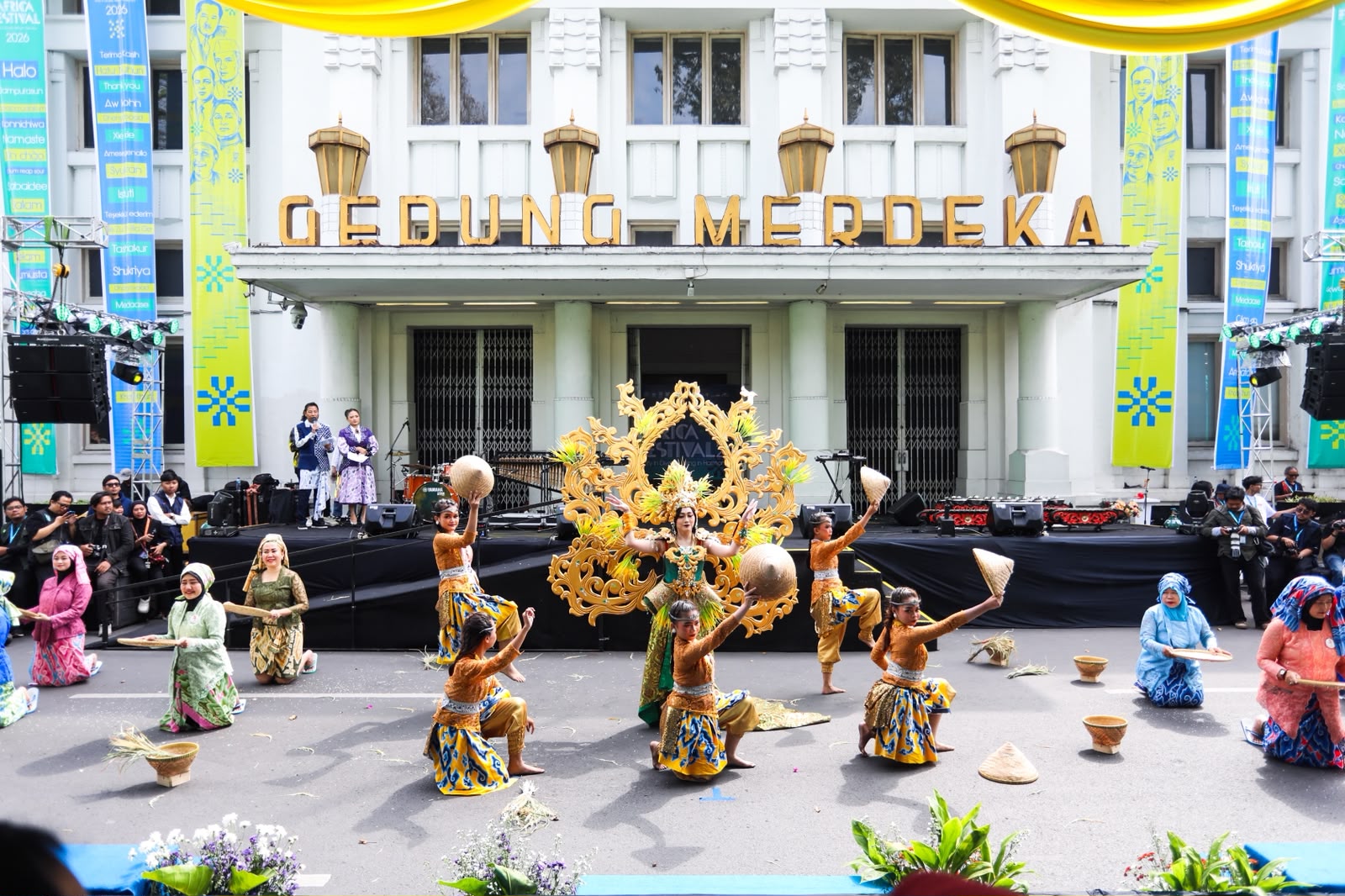 Ribuan Warga Padati Asia Africa Festival 2026, Parade Budaya Jadi Magnet Utama