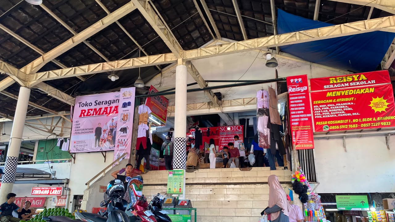 Ramai Jelang Tahun Ajaran Baru, Pasar Kosambi Jadi Buruan Warga Cari Seragam