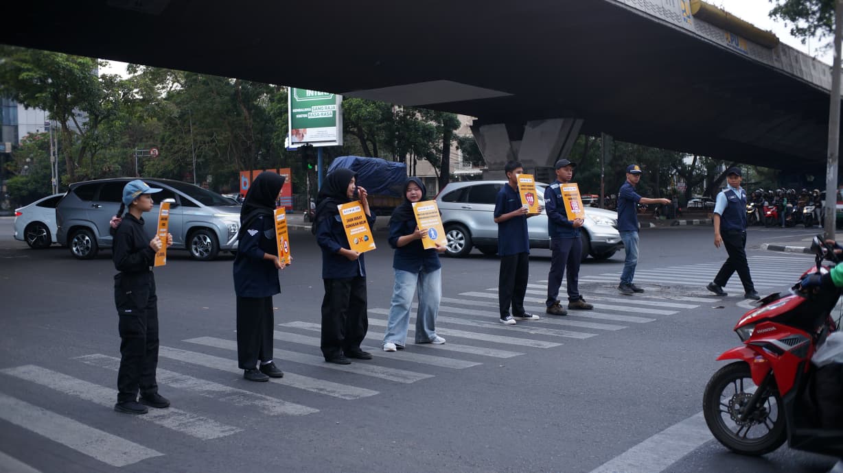 Simpang Sejuta Selamat, Kampanye Komunitas Edan Sepur Indonesia untuk Keselamatan Lalu Lintas di Kota Bandung