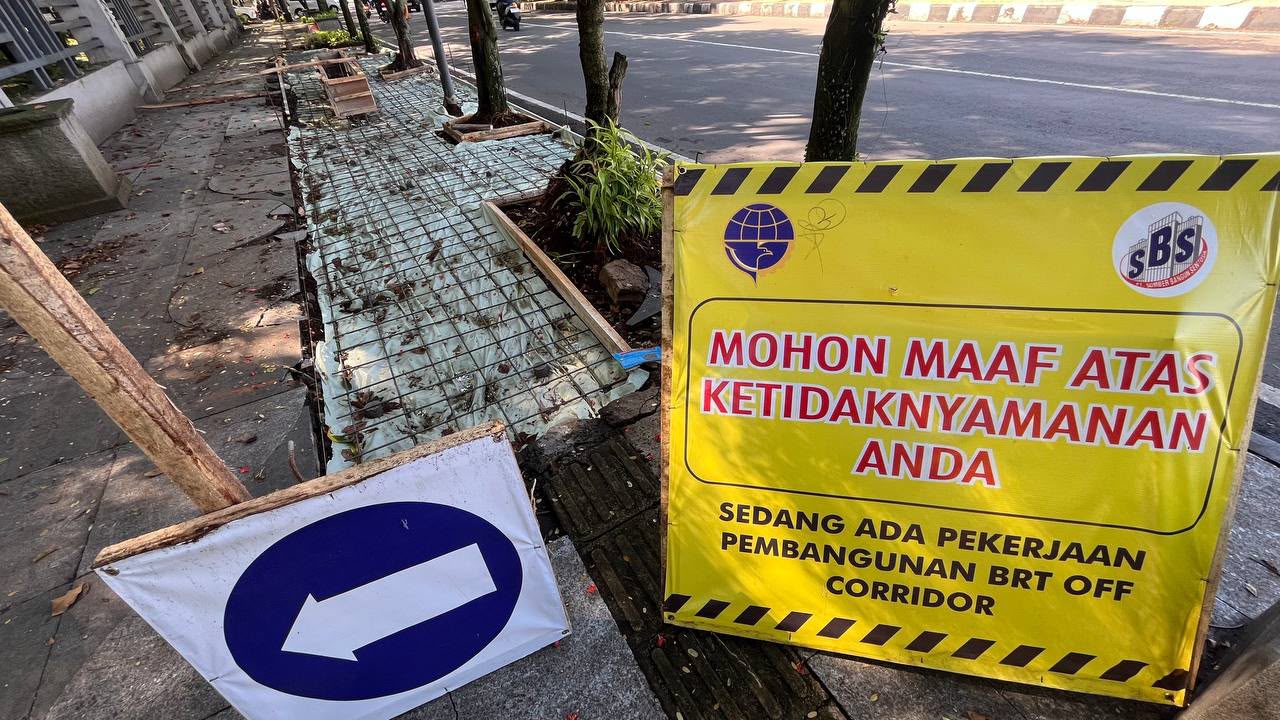 Bikin Macet dan Dikeluhkan Warga, Ini Penjelasan Wali Kota Bandung soal Halte BRT di Tengah Jalan Cicadas