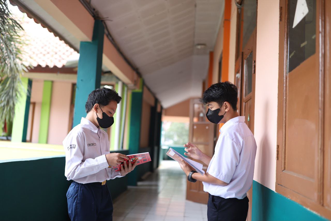Abu Vulkanik Anak Gunung Krakatau Capai Bandung, Disdik Wajibkan Pelajar Pakai Masker